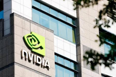 英伟达Kyber NVL144机架因PCB中板制造难题延期至2028年,AMD与谷歌迎竞争窗口